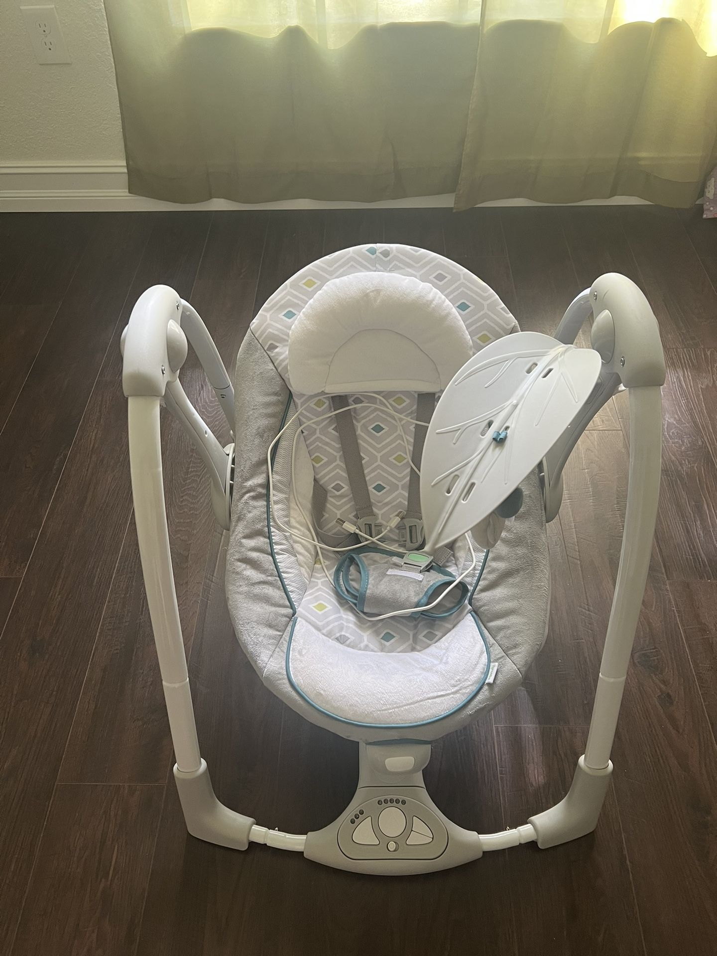 ConvertMe 2- In-1 Compact Portable Automatic Baby Swing & Infant Seat