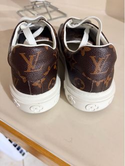 Brown sneaks