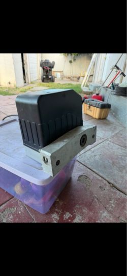 Gate motor two remote works I can plug it in and show you