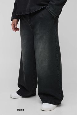 boohooMAN Plus Pleated Baggy Jeans (Size 38)