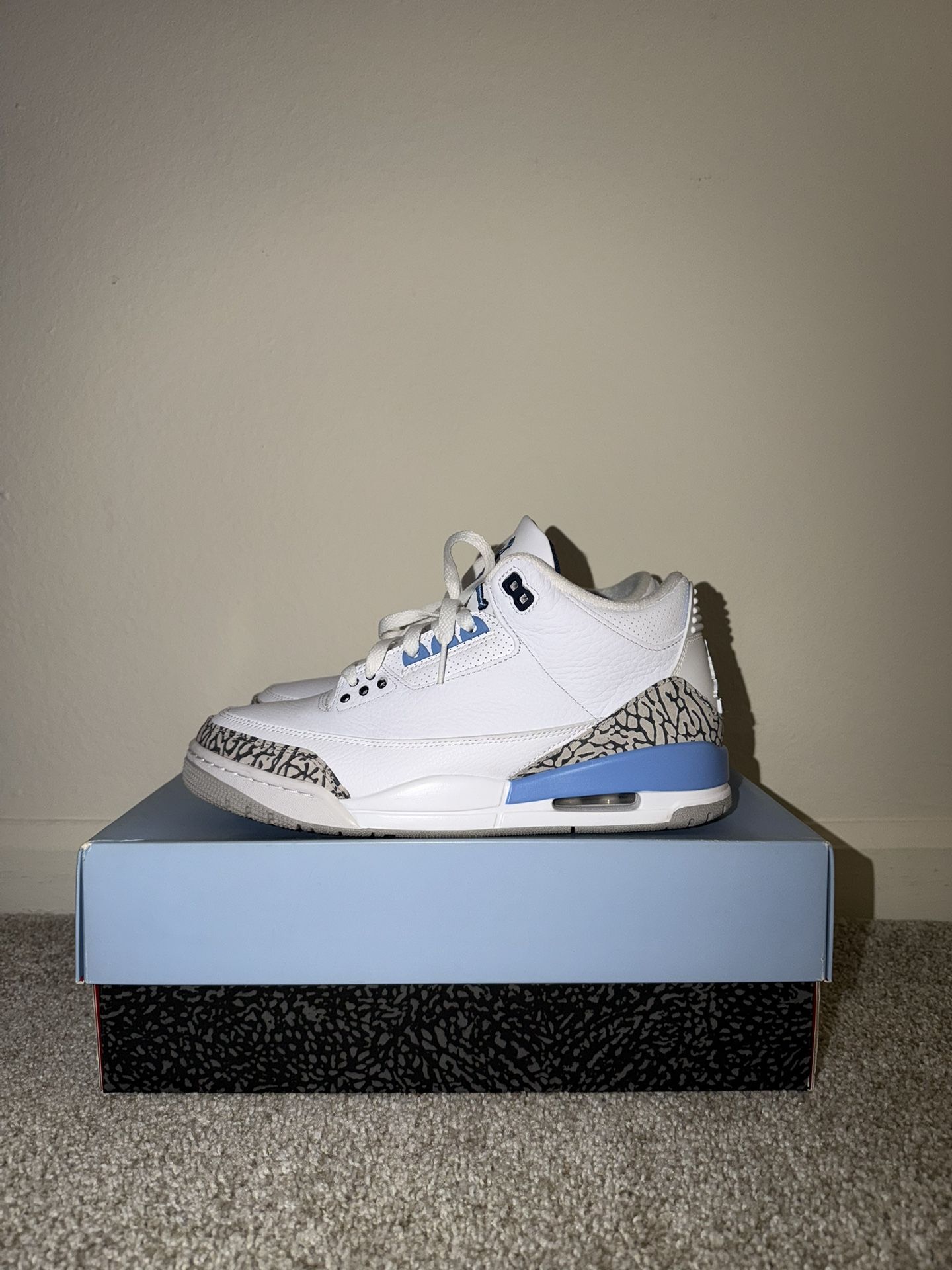 Air Jordan 3 Retro UNC