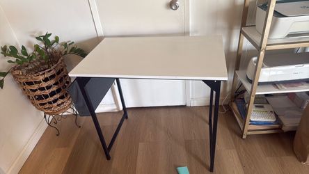 Kids computer table