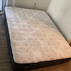 Queen Size Bed With Bed Frame 