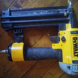 DeWalt 18g Newmatic Trim Nailer 