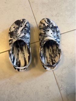Kids Crocs Black and White Marble Size 3