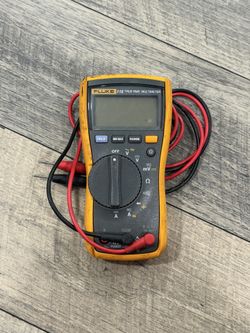 Fluke 115 True RMS Multimeter
