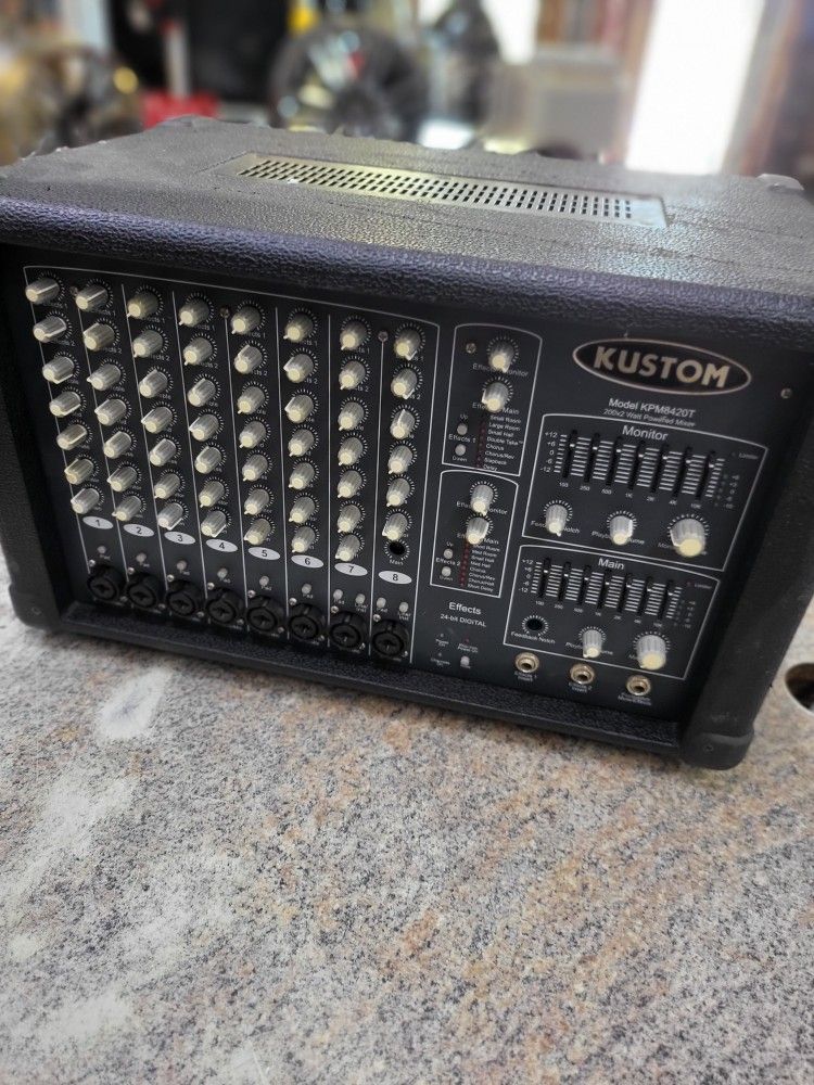 Kustom 400 watt powered pa mixer system