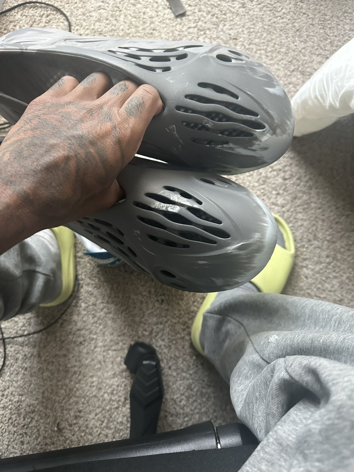 Jordan 4s, Foam Runners
