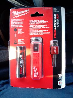 Milwaukee USB Charger & Portable Power Source Kit