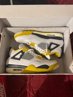 Jordan 4 Vivid Sulfur