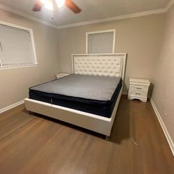 🤩BRAND NEW KING SIZE PLATFORM BED $385!,,QUEEN SIZE $335! PRICE INCLUDES DELIVERY !!  AVAILABLE IN GRAY , BLACK & WHITE !! 