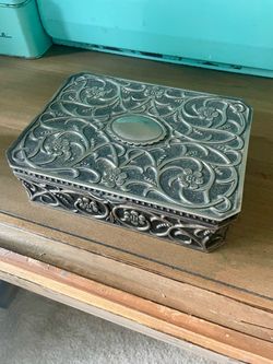 Vintage Ornate Metal Jewelry Box / Trinket Box – Velvet Lined