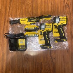 (1)Dewalt 20V Brushless 3/8” (1)1/2”impact wrench (DCF923)(DCF921),(1) dewalt 20V Brushless 3/8” Ratchet (DCF513)(2) 2.0 Ah 20V battery (1)Charger 