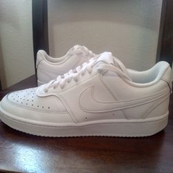 Like New Nike  Size 7.5 Men's.  9 Women $35