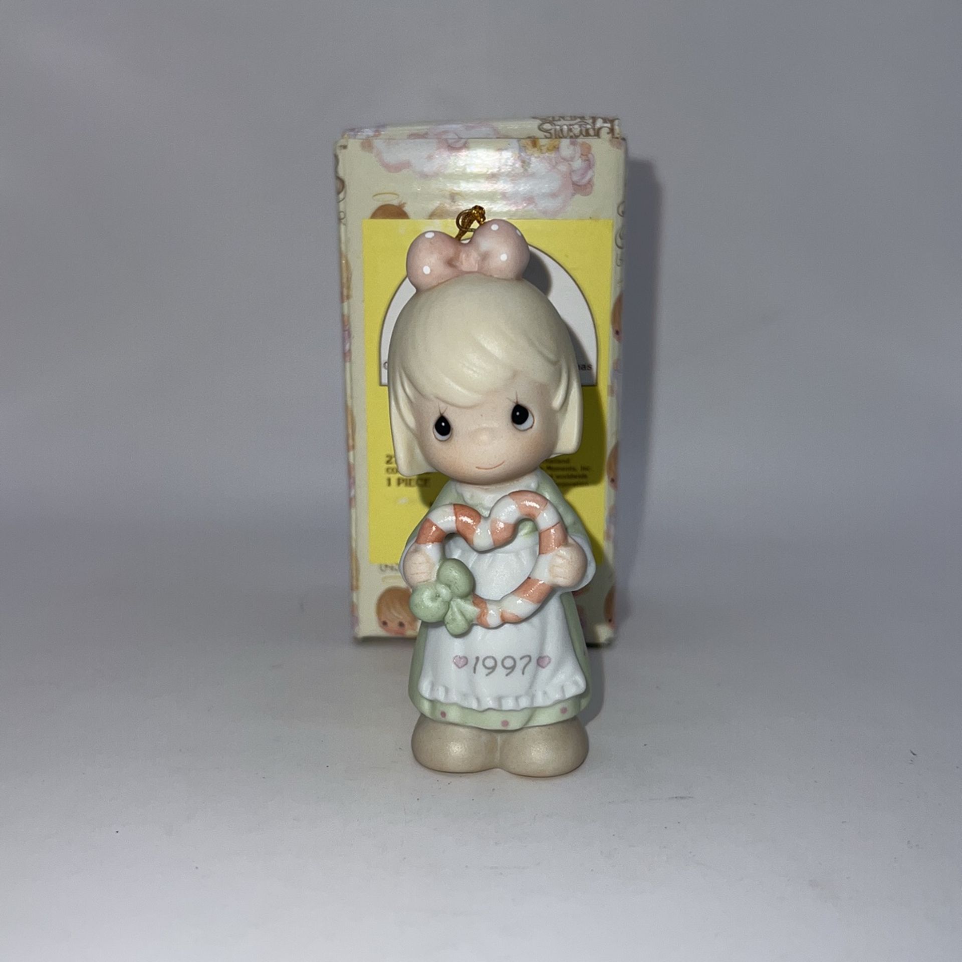 PRECIOUS MOMENTS 1997 FIGURINE "CANE YOU JOIN US FOR A MERRY CHRISTMAS" (LL)