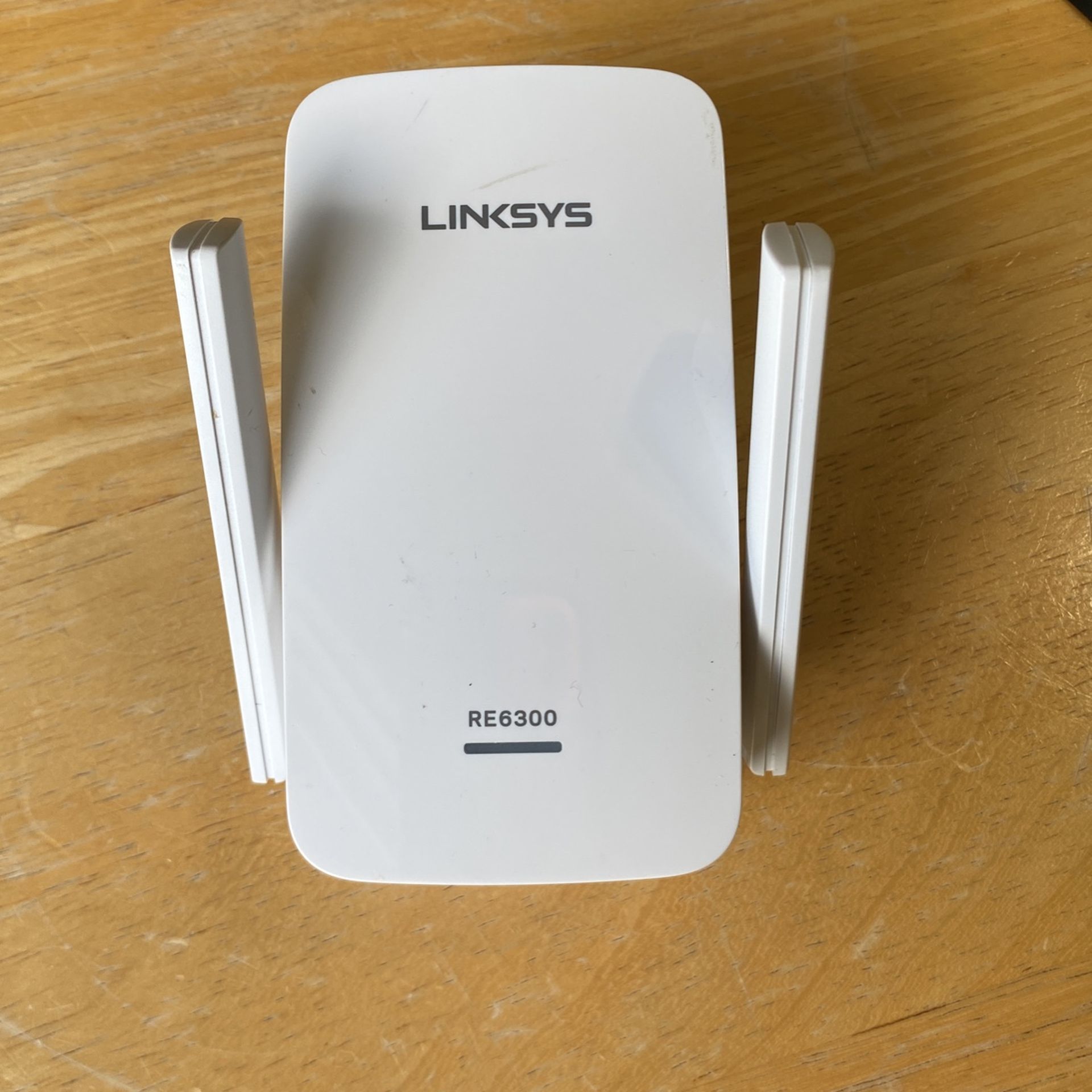 Linksys RE6300 Boost Dual-Band Wi-Fi Gigabit Range Extender Repeater