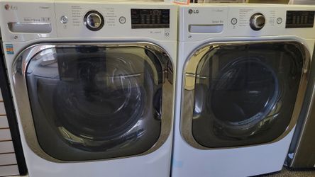 Set LG washer and dryer electric LARGE CAPACITY 5.5 cubic ft washer 9.0 cubic ft dryer electric work great conditions including 90 days warranty SMALL