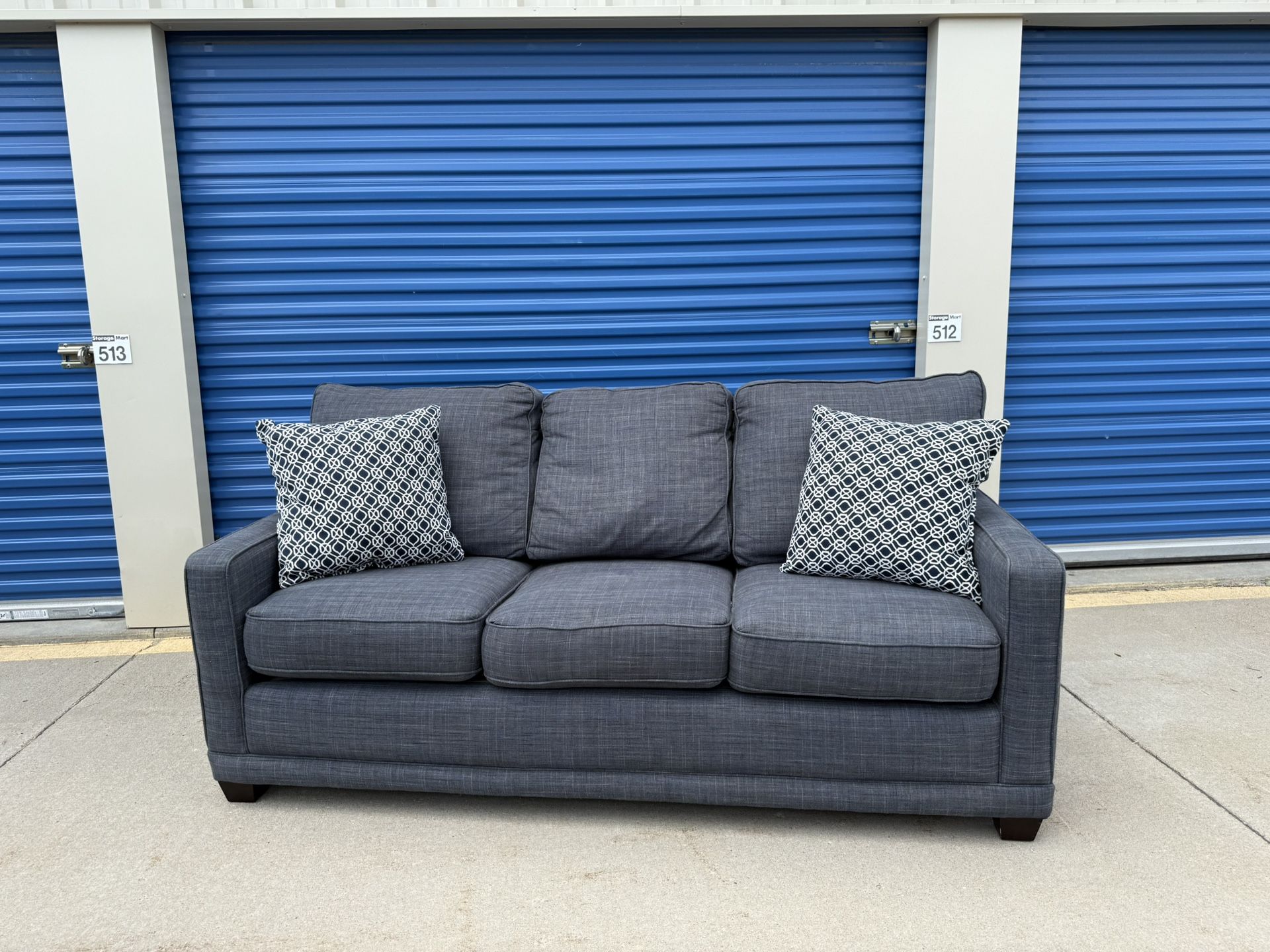 FREE DELIVERY 🚚🚛🚚 Beautiful Blue Lazy Boy