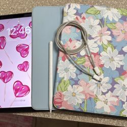 iPad Air 5 – 64GB Wi-Fi – W/ Apple Pencil & 2 Cases – Like New