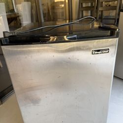 Magic Chef 3.0 cu. ft. Upright Freezer (mcuf3s2)