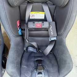Nuna Rava Convertible Car seat 