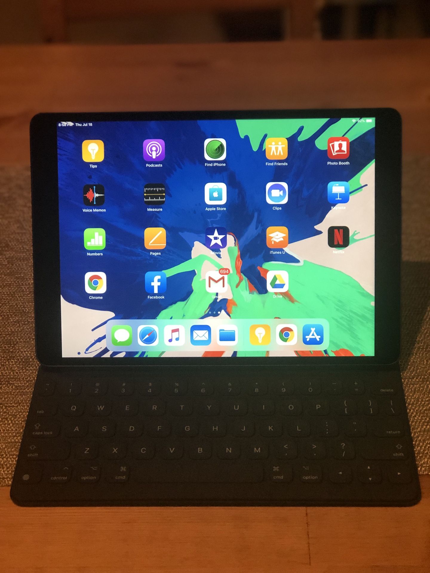 2019 iPad Air 3 WiFi 64gb with apple Smart Keyboard. OBO