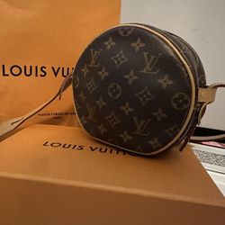 Louis vuitton crossbody bag