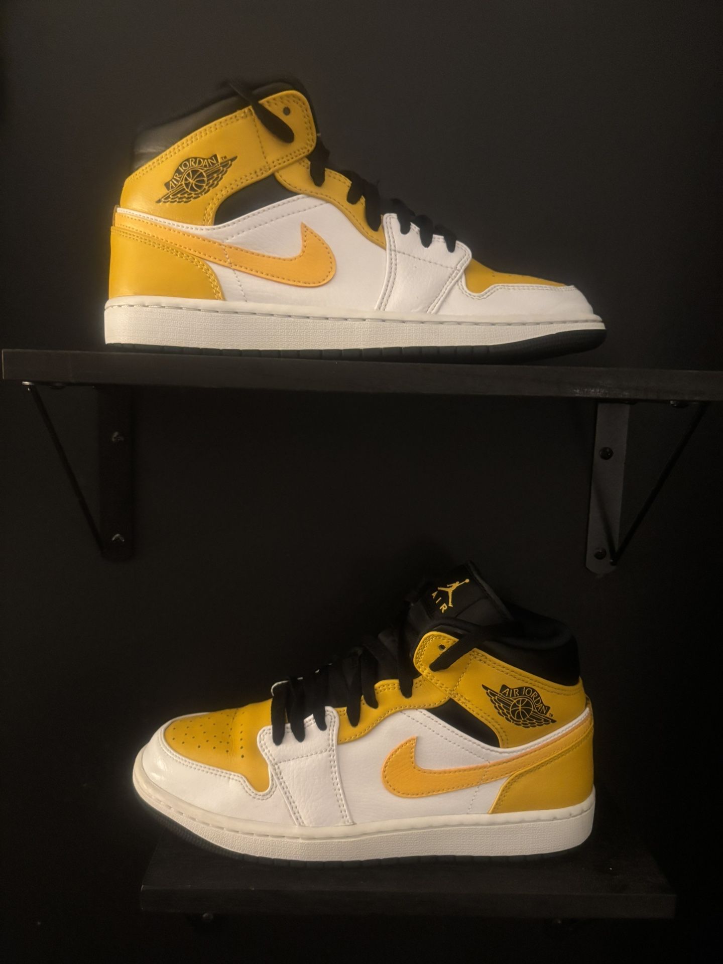 Jordan 1 Mid University Gold / Size:9