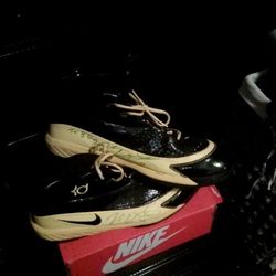 Official Signature Signed Shoes By Kevin Durant!
