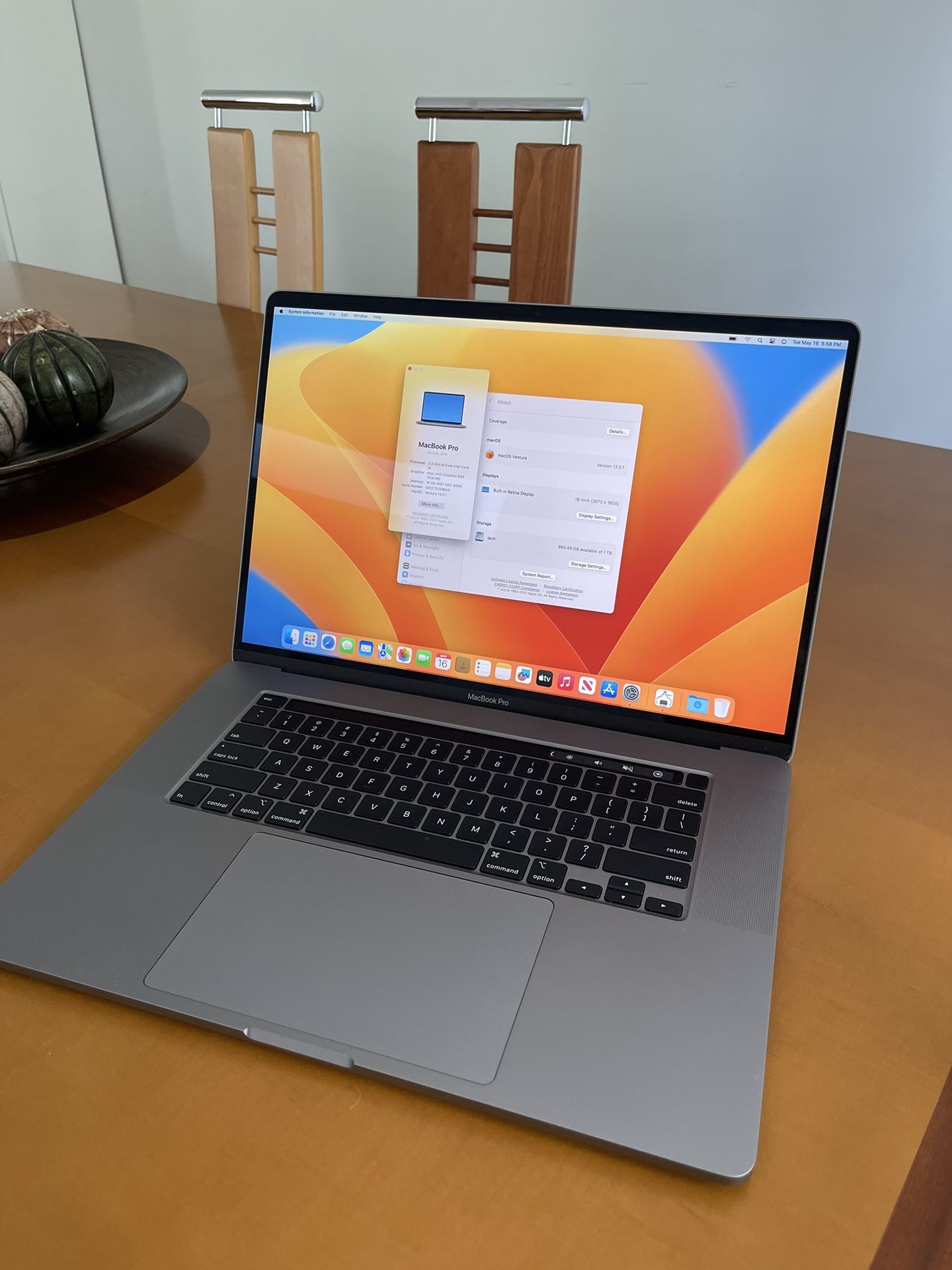 16 inch Macbook Pro Touchbar — i9 / 1TB —