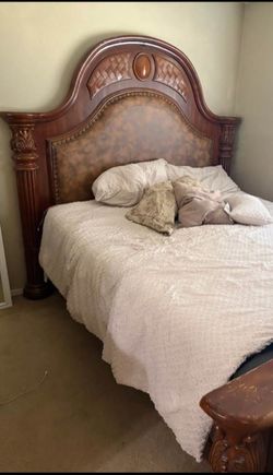 QUEEN SIZE BED FRAME