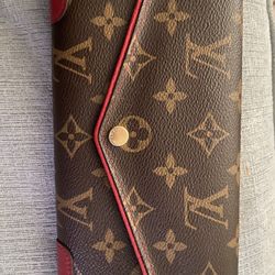 Louis Vuitton Wallet Excellent Condition 