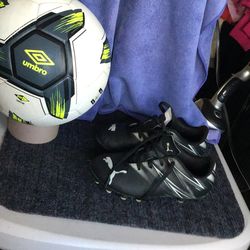 Puma Junior soccer cleats size kids 11