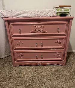 🎀 Vintage Pink French Provincial Dresser – $120 OBO