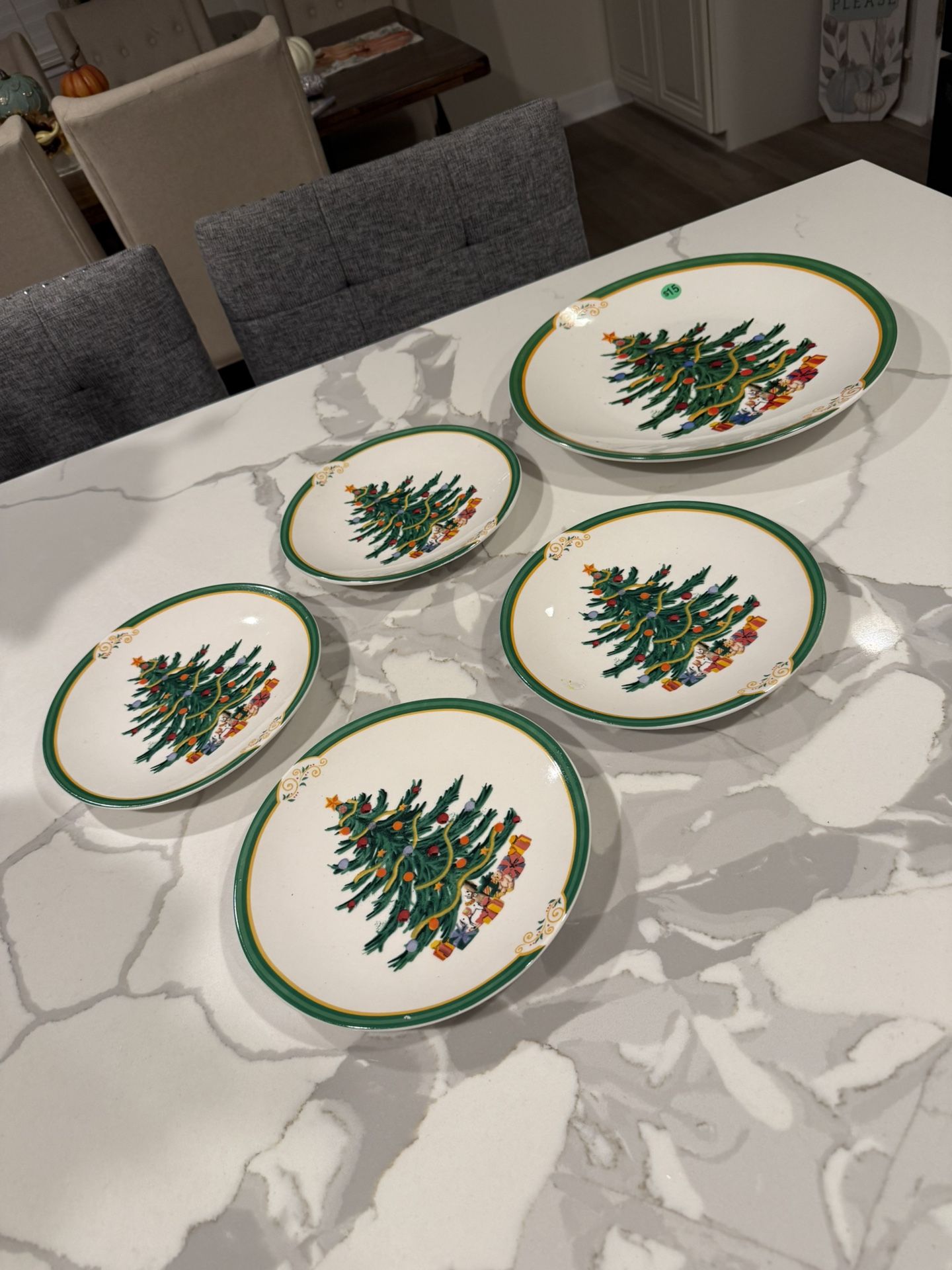 CHRISTMAS DESSERT PLATES (5)