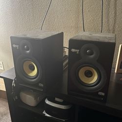 2 Rokit Gen 1 Speakers 