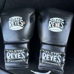 Cleto Reyes 16oz Gloves