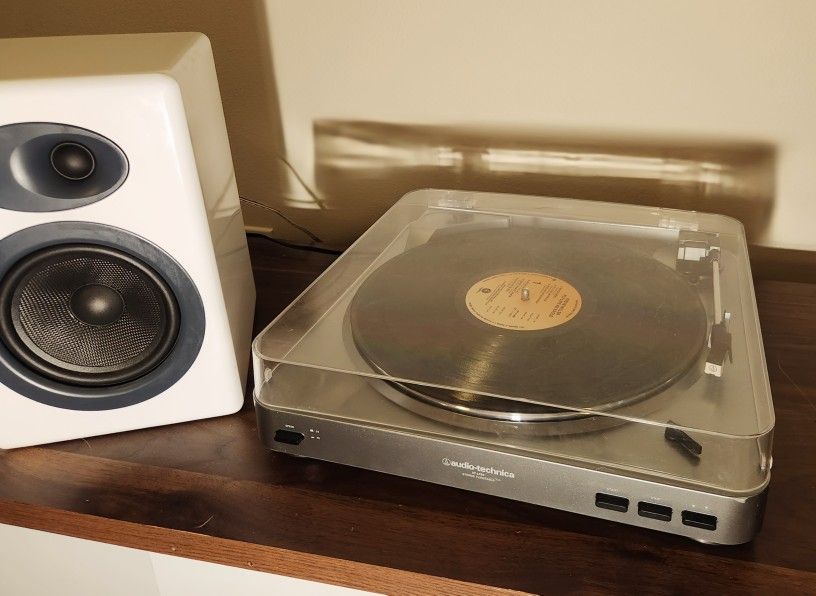 AUDIO-TECHNICA Turntable