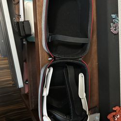 Meta Quest 3 Kiwi K4 battery head strap and hard shell carrying case