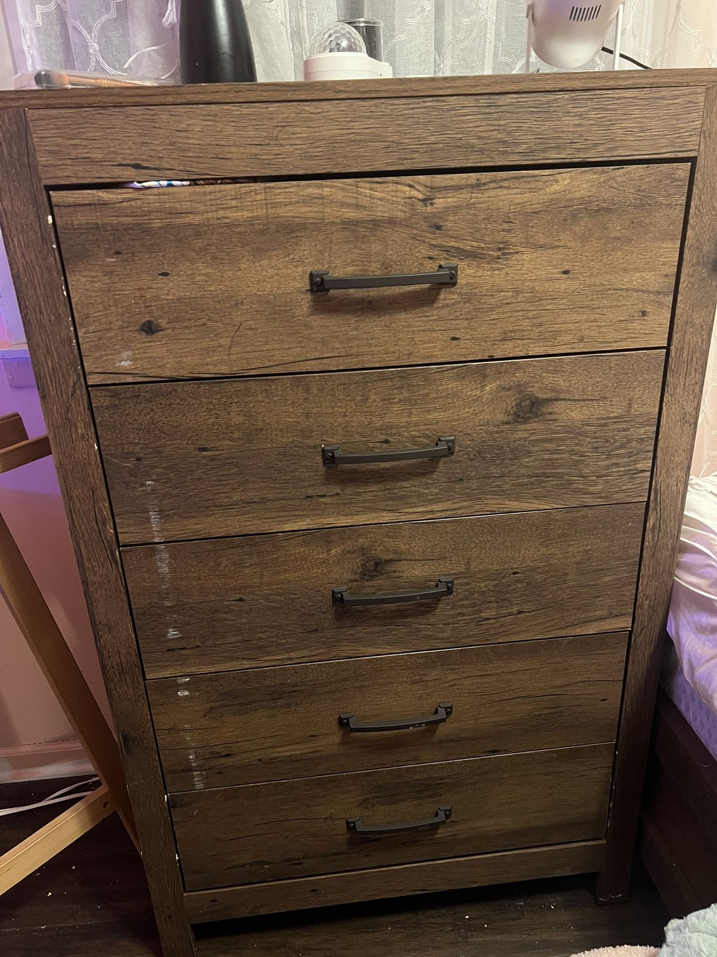  Dresser ، Chest of drawers