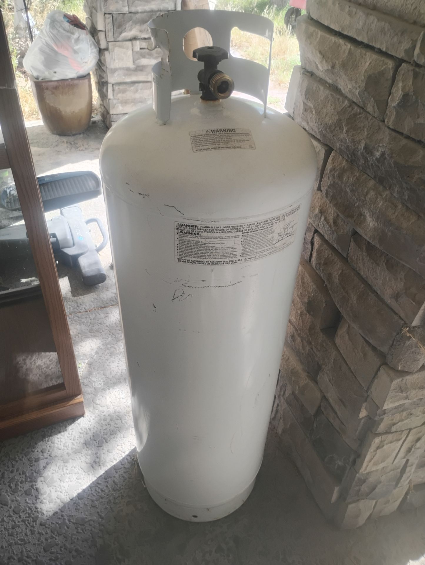 $100 STEEL VERTICAL PROPANE TANK