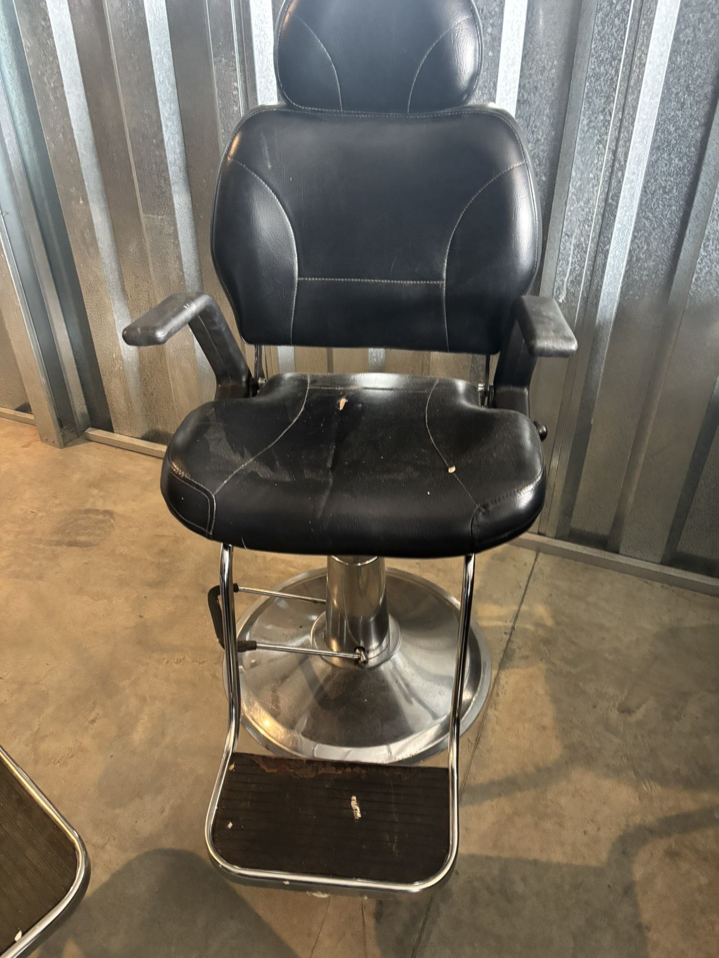 Used Barber Chair – Hydraulic & Reclining, Works Well/ located In Richmond VA!