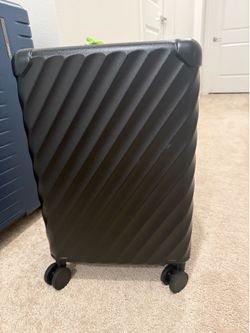 LUGGEX FLO3 20” Carry-On Luggage – Front Open – Gunmetal Black