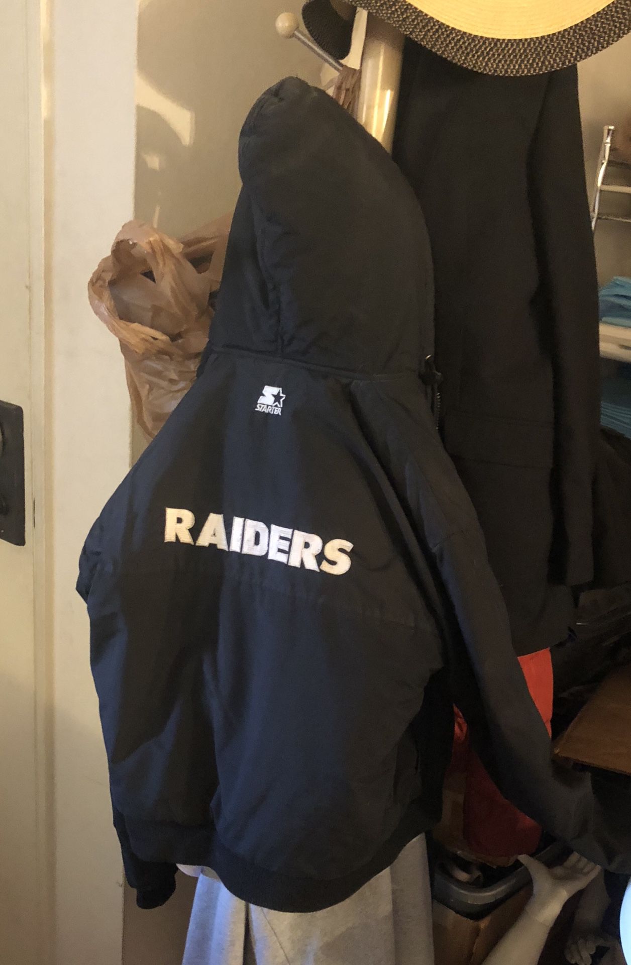 Vintage throwback puffy parka Oakland Raiders jacket kids large like new