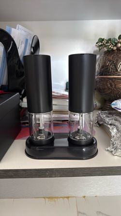 Brand new never used salt and pepper electric shaker set