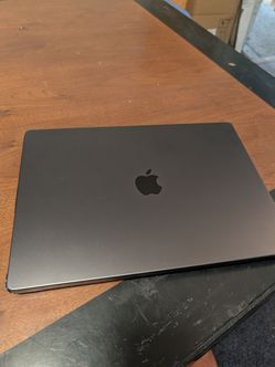 MacBook pro m4 pro 24gb RAM 512gb black