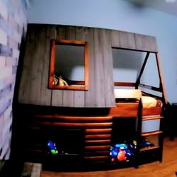 Cabin Model Bunk Bed