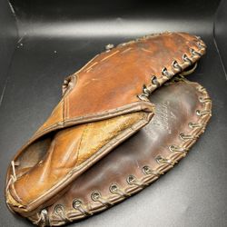 Vintage Spalding Trapper Model 1335 Baseball Glove