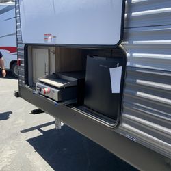 2021 Coachmen Catalina Legacy Edition 303QBCK