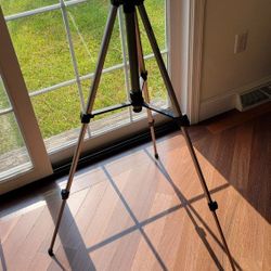 TRIPOD 57" Light Weight 